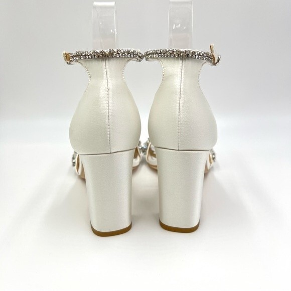 Badgley Mischka Size 6.5 White Satin Floral‎ Jeweled Dress Sandals Heels Shoes - Picture 8 of 14